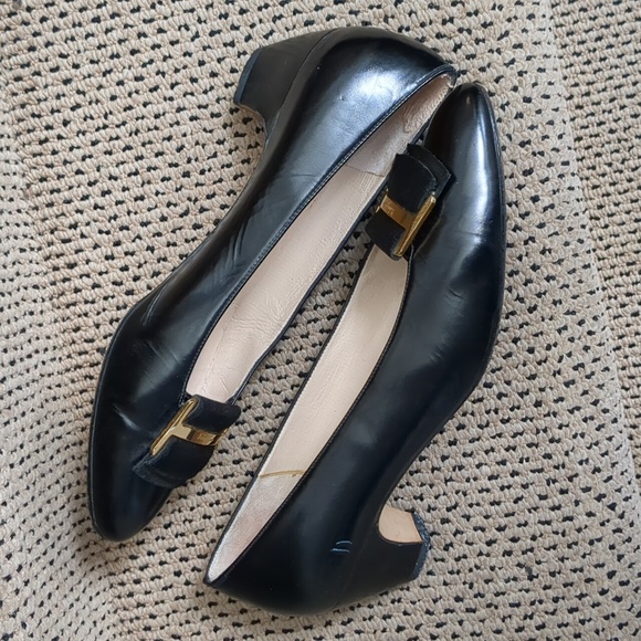 Salvatore Ferragamo Buckle Front Pump 8.5 - Picture 3 of 9